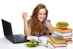 نظام غذائي للمساعدة على التركيز خلال فترة الإمتحانات