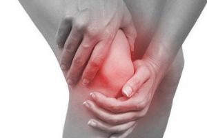 أسباب آلام الركبة وأنواع الإصابة المؤدية لآلم الركبة وطرق علاجه الطبيعية