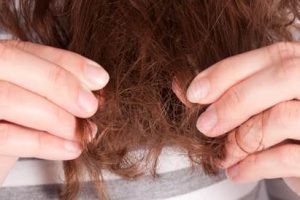 خلطات ووصفات طبيعية منزلية لتنعيم الشعر الخشن في 10 دقائق