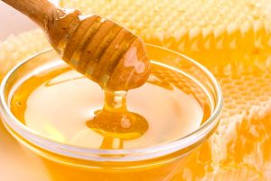 ما تعرفه وما لا تعرفه عن فوائد العسل على معدة خالية